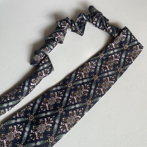 Vintage Moore’s “Vegan” Floral tie - Picture 6 of 8